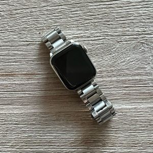 Apple Watch 6, Stainless Steel with Cellular, size 40 face